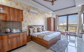 Hotel Gill Comfort Inn - Close To Medanta, Artemis And Fortis Hospital